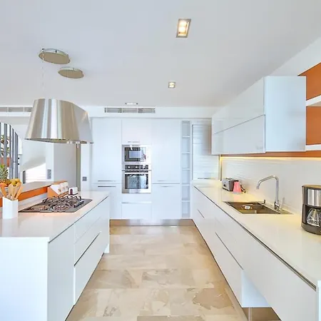 Sleeps 10 With Pool Air Con And Wifi *