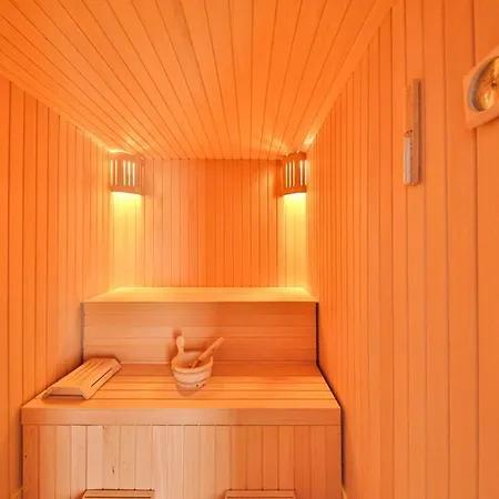 Sleeps 10 With Pool Air Con And Wifi Вилла *