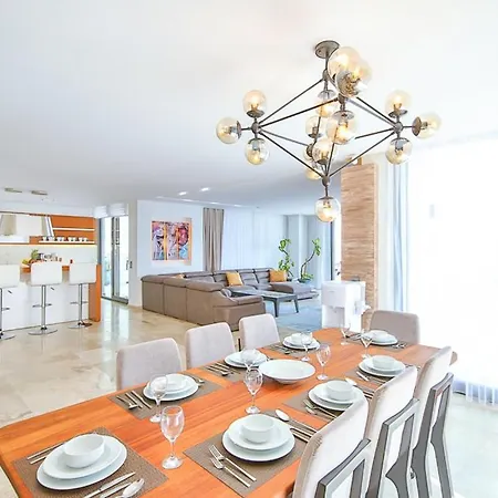 Sleeps 10 With Pool Air Con And Wifi Вилла