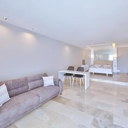 Sleeps 10 With Pool Air Con And Wifi *